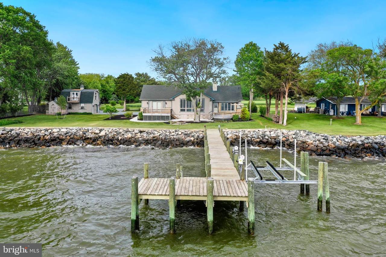 4938 Huntingfield Road - Photo 1