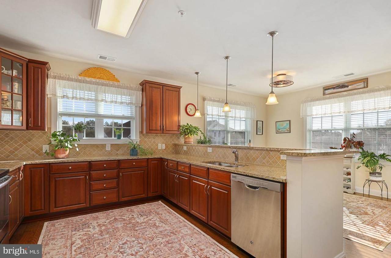 15211 Royal Crest Drive - Photo 1