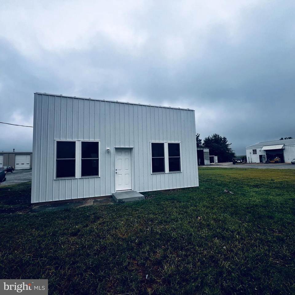 17032 Main Street - Photo 1