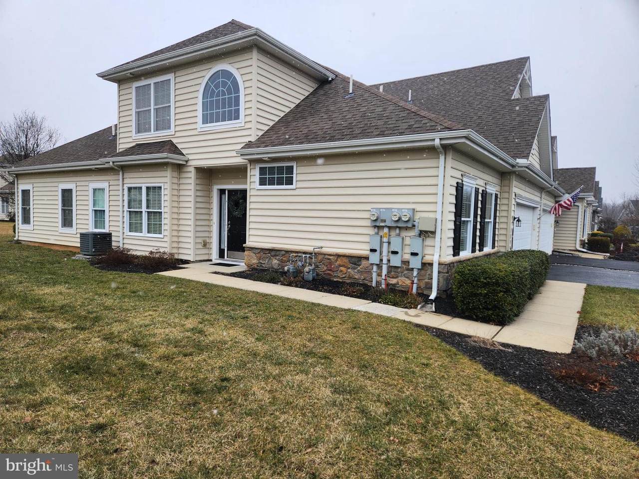 129 Congress Drive - Photo 1