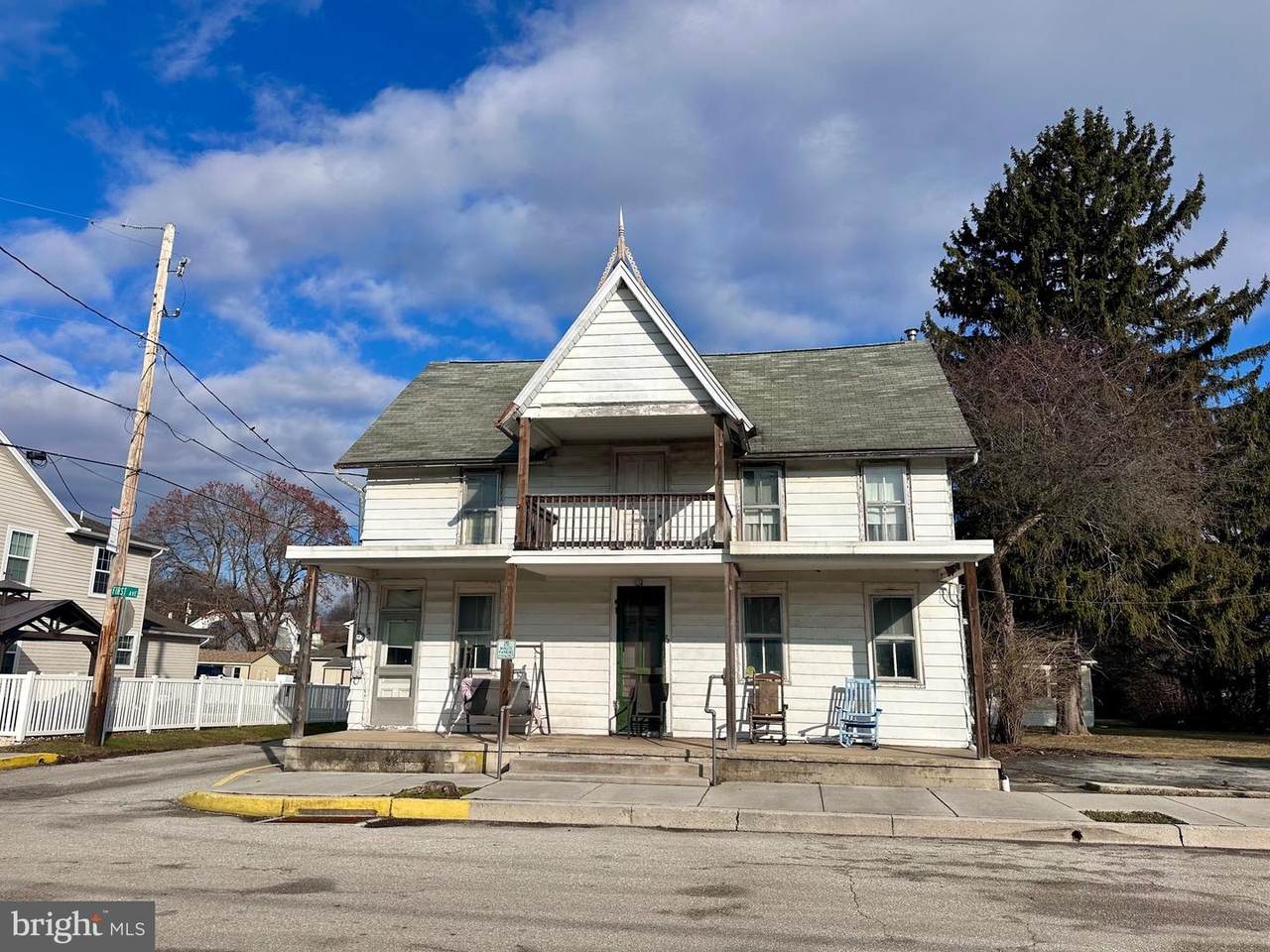 27 Broadway - Photo 1