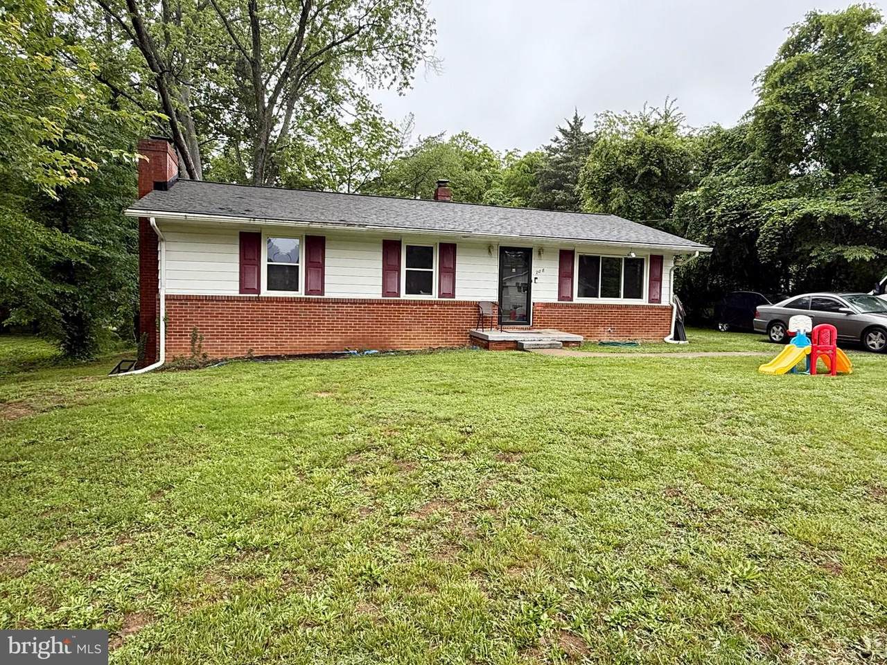 208 Pecan Lane - Photo 1