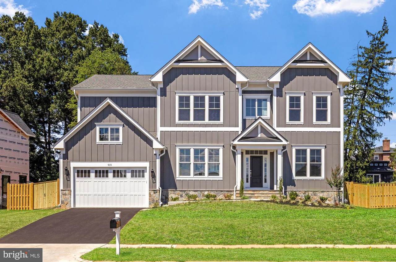 910 Fairway Drive - Photo 1