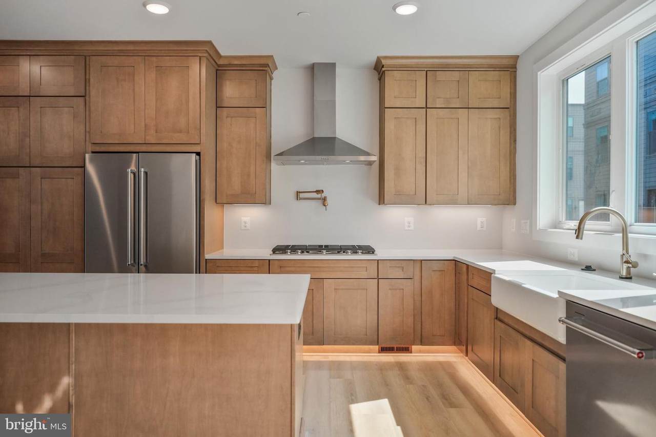 2610 Oakville Street - Photo 1
