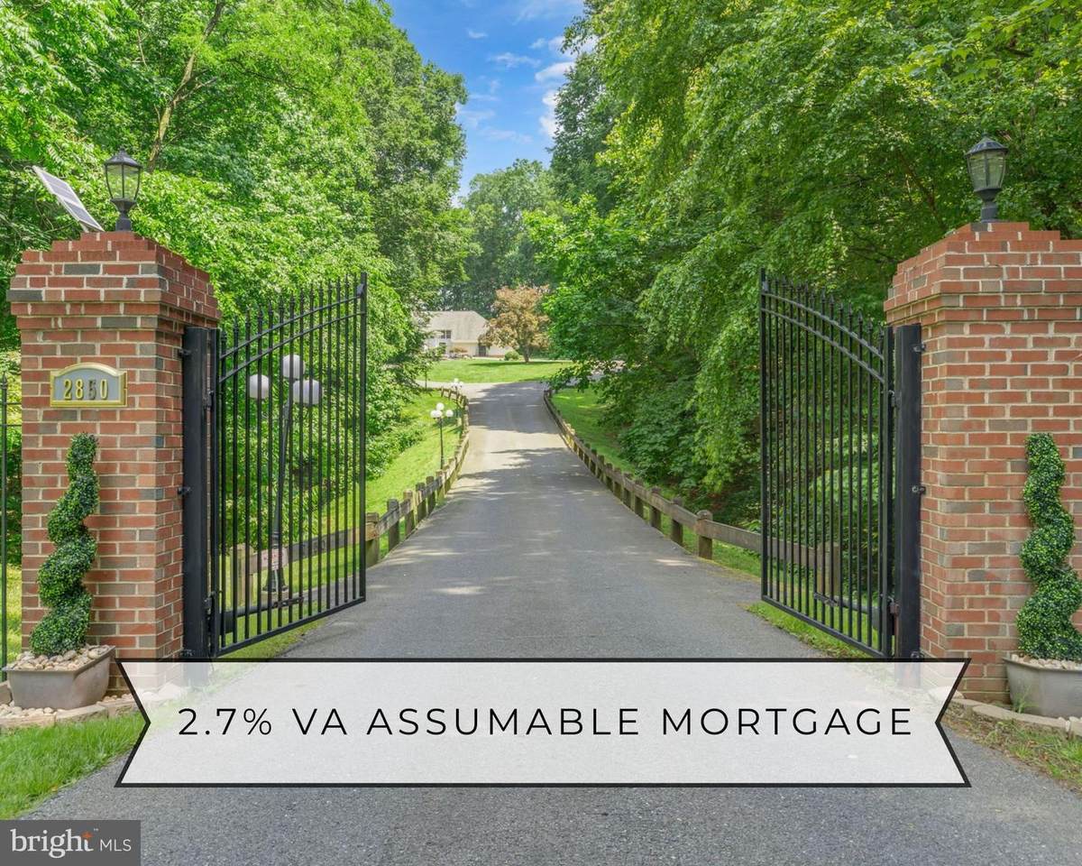 2850 Dunleigh Drive - Photo 1