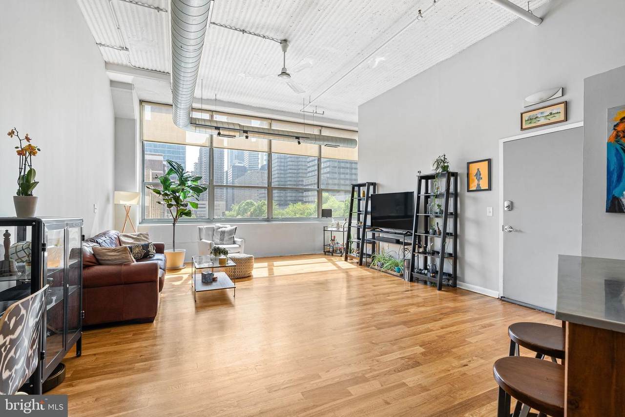 2200-28 Arch Street - Photo 1