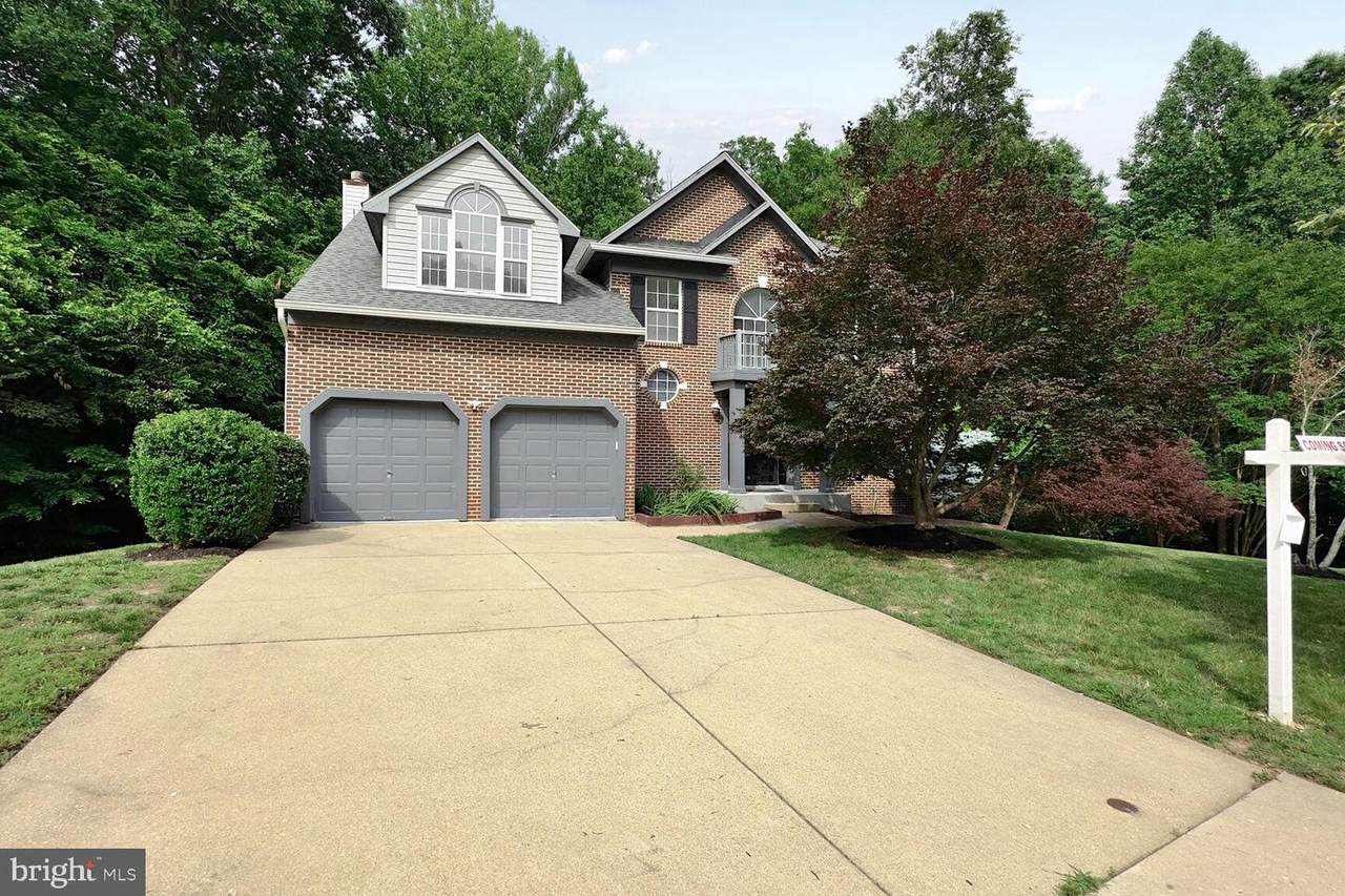 8916 Gladeside Drive - Photo 1