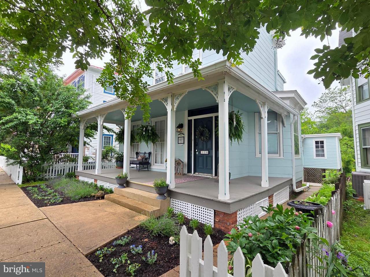 314 Bohemia Avenue - Photo 1