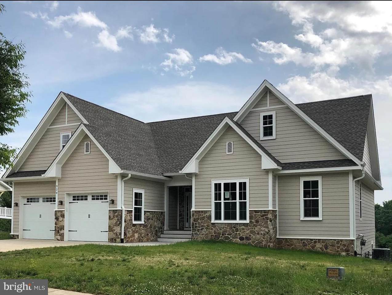 320 Linden Drive - Photo 1
