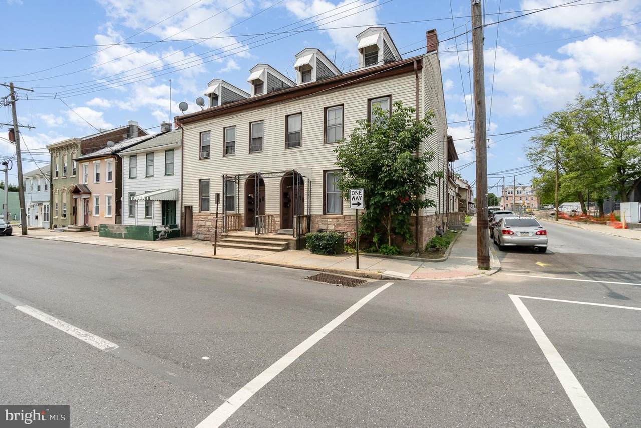 613 9TH Street - Photo 1