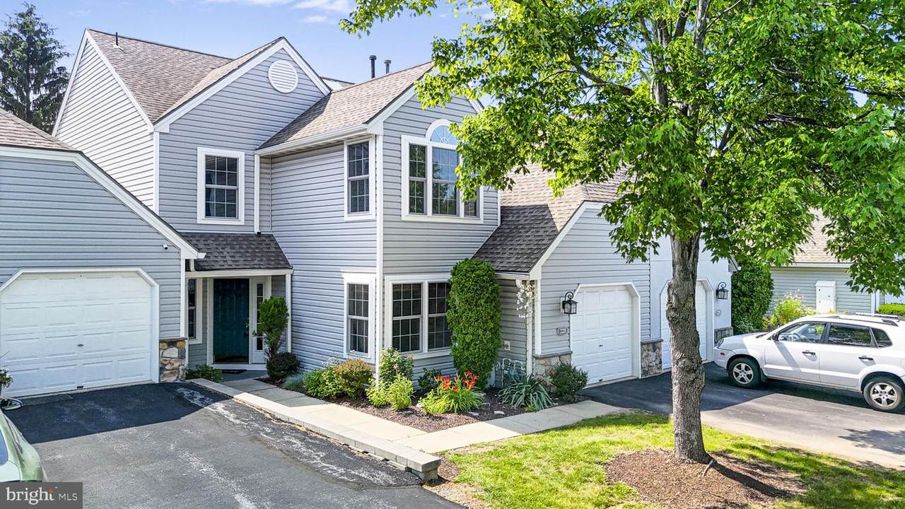 228 Hawthorne Court - Photo 1