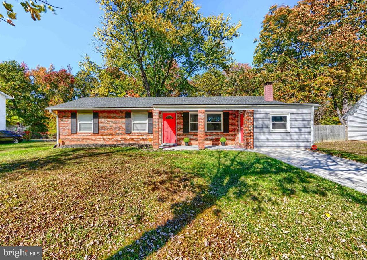 712 University Drive - Photo 1