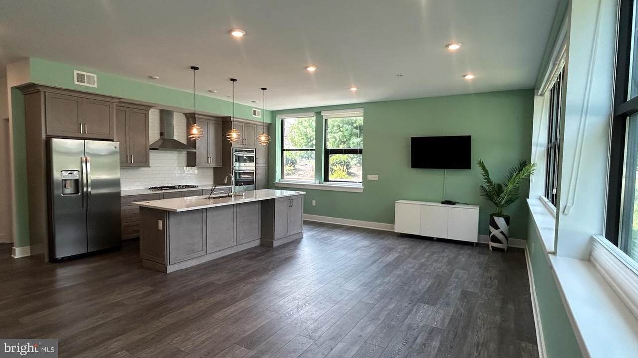 29 1ST Avenue - Photo 1