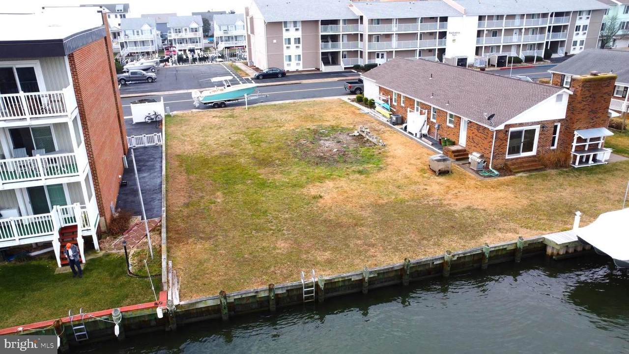 726 Mooring Road - Photo 1