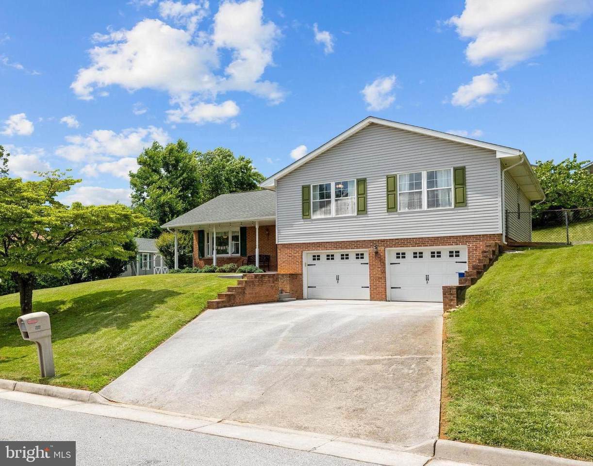 986 Stuart Drive - Photo 1