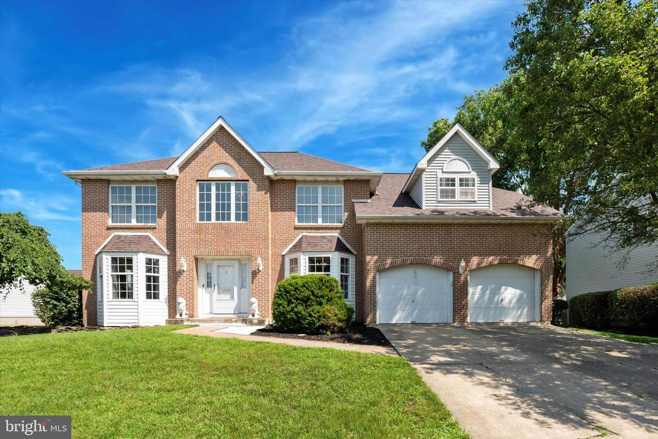 206 Mangum Drive - Photo 1