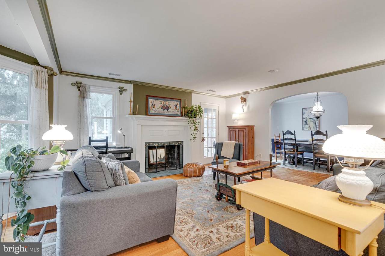 423 Colonial Highway - Photo 1