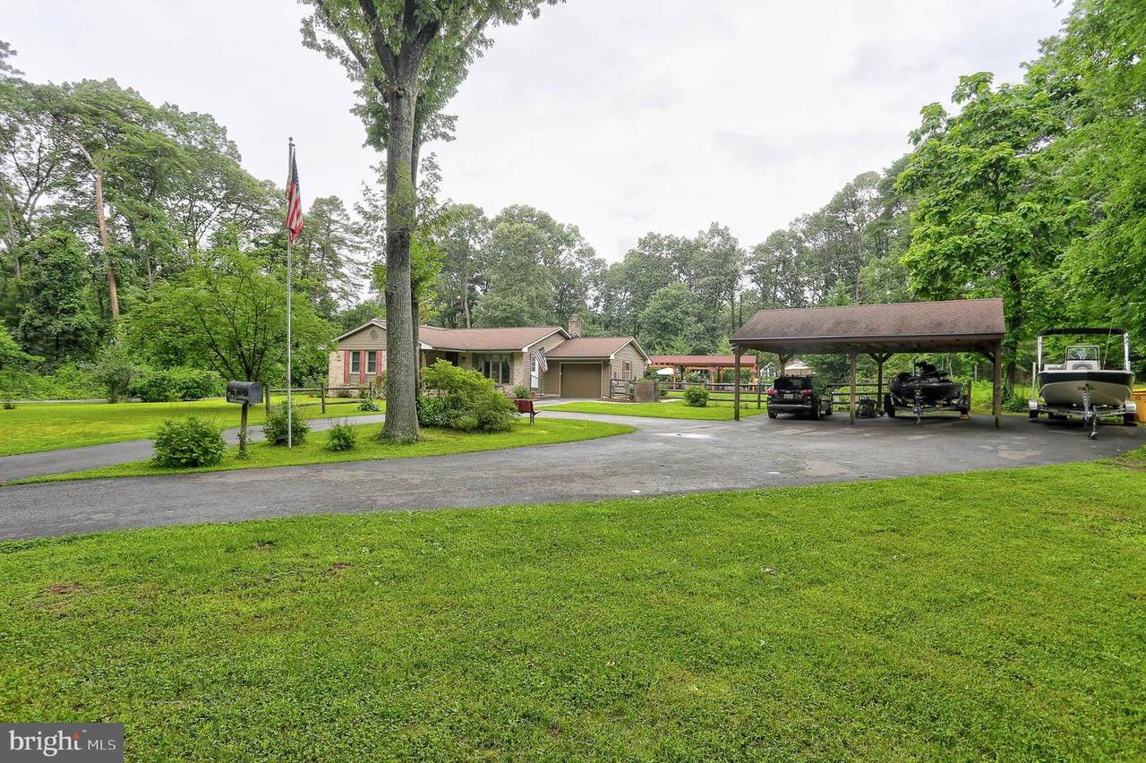 210 Pinewood Drive - Photo 1