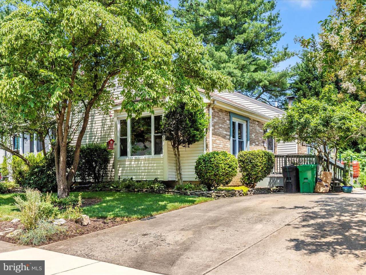 28 Pavilion Drive - Photo 1