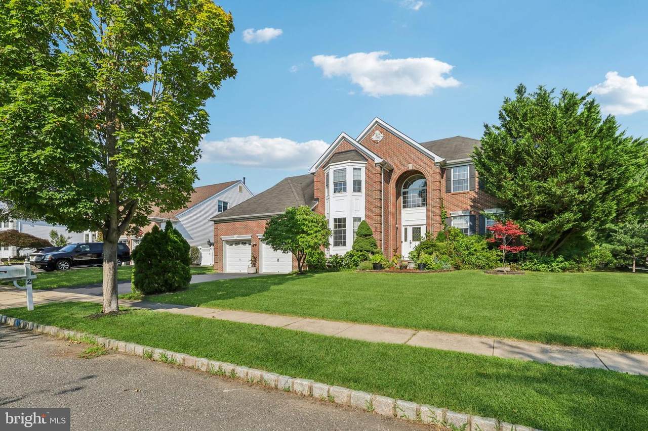 2 Carriage Court - Photo 1