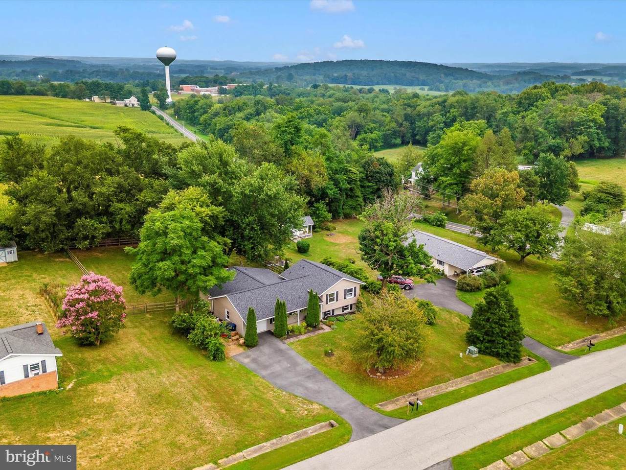 9204 Oak Tree Circle - Photo 1