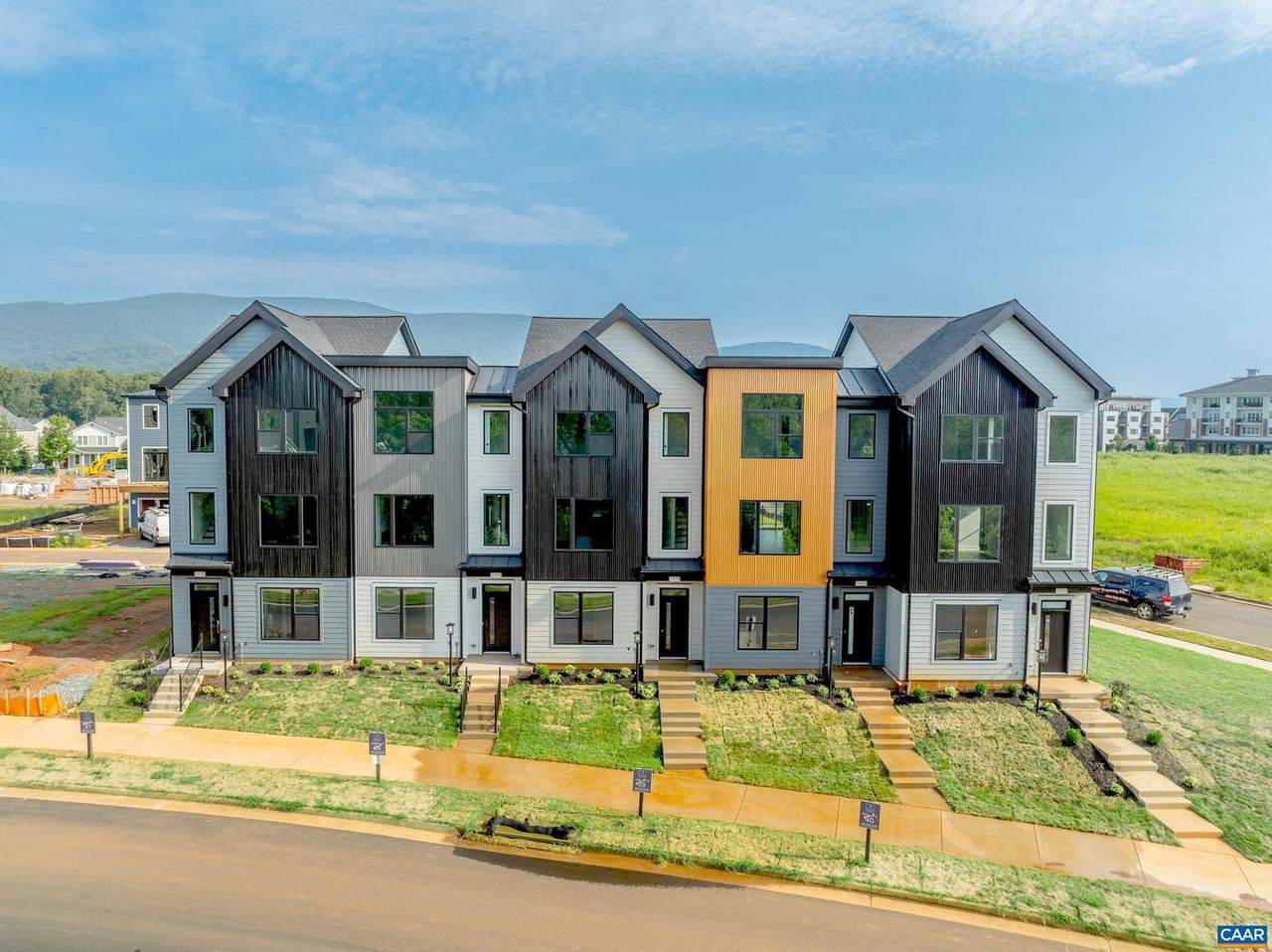 14B Larkin Ave - Photo 1