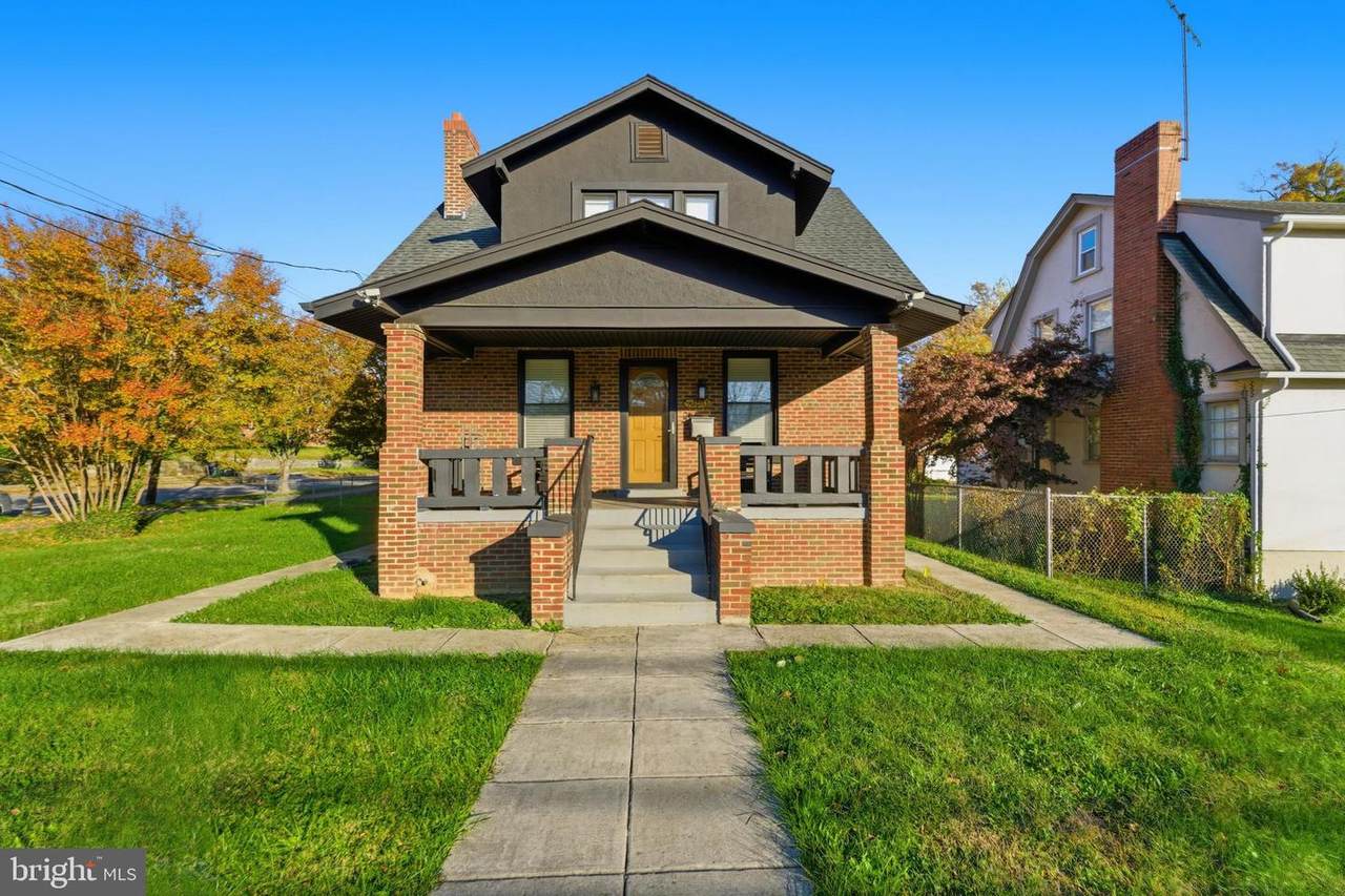 2604 32ND Street - Photo 1