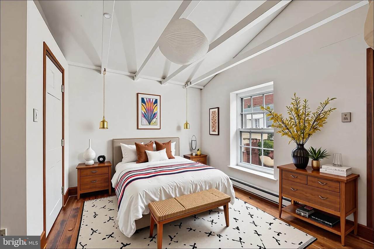 536 Montrose Street - Photo 1