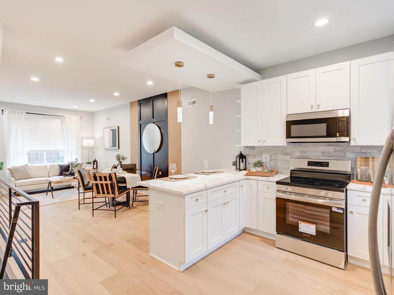 1933-35 Leithgow Street - Photo 1