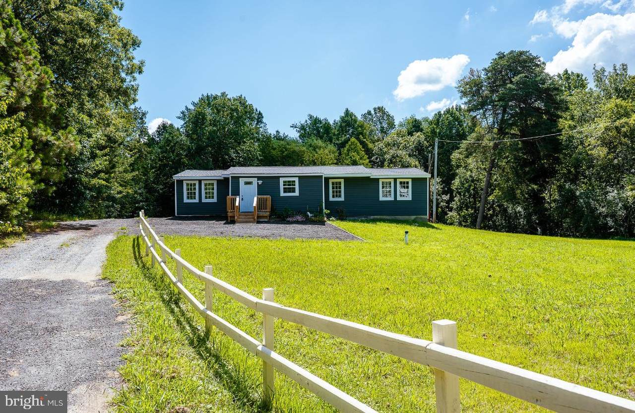 47209 Lincoln Avenue - Photo 1