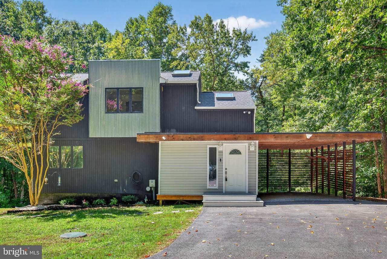 2950 Tobacco Road - Photo 1