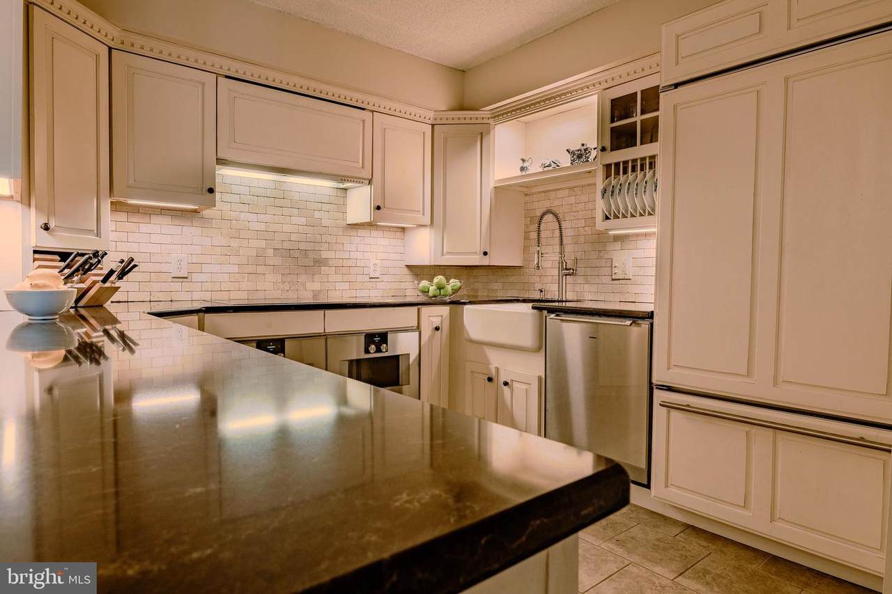 10211 Valley Forge Circle - Photo 1