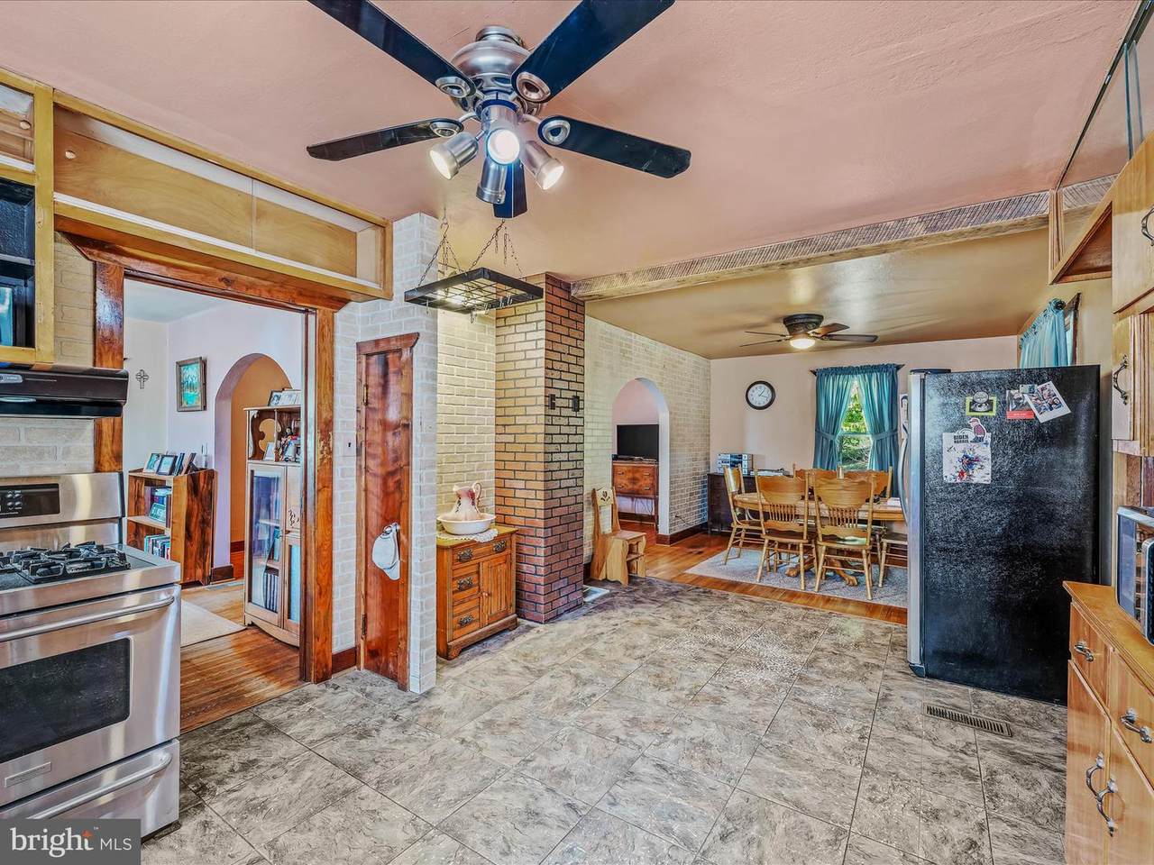 687 Washington Street - Photo 1