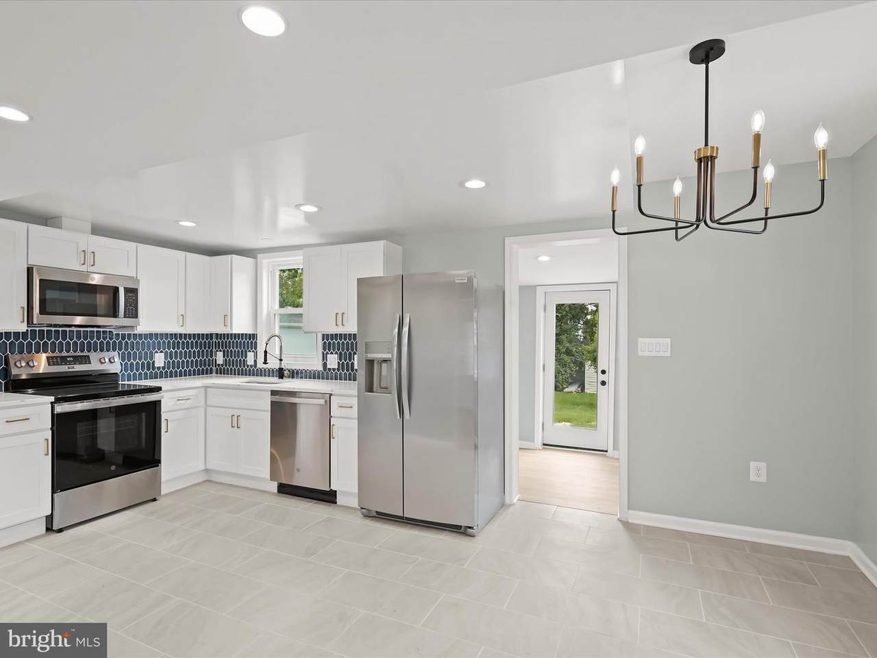 2917 Lee Avenue - Photo 1