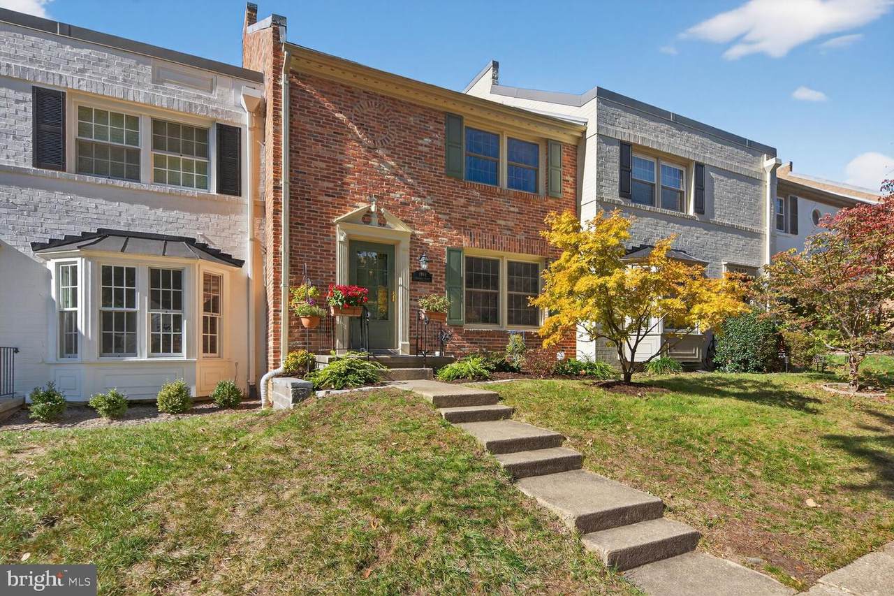 5944 Queenston Street - Photo 1