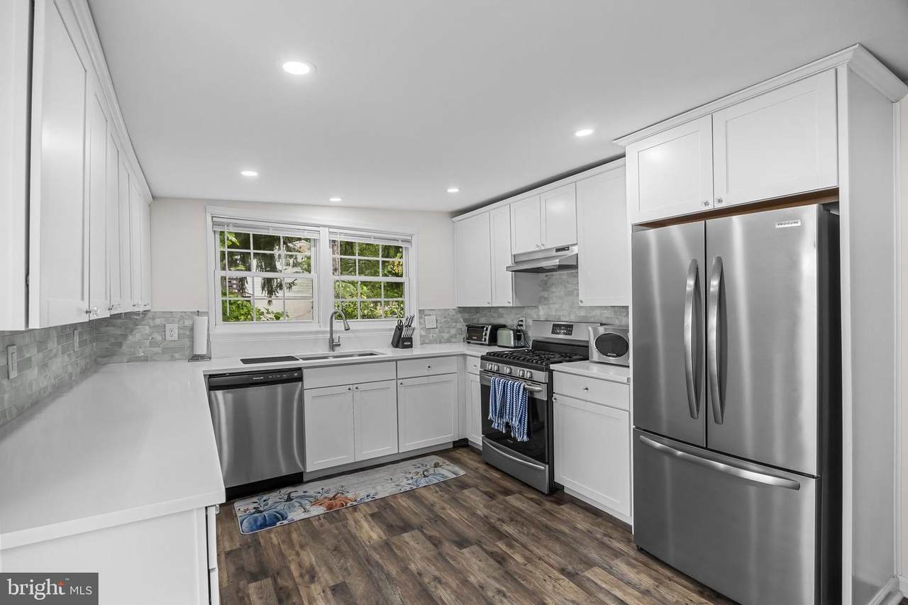 109 11TH Avenue - Photo 1