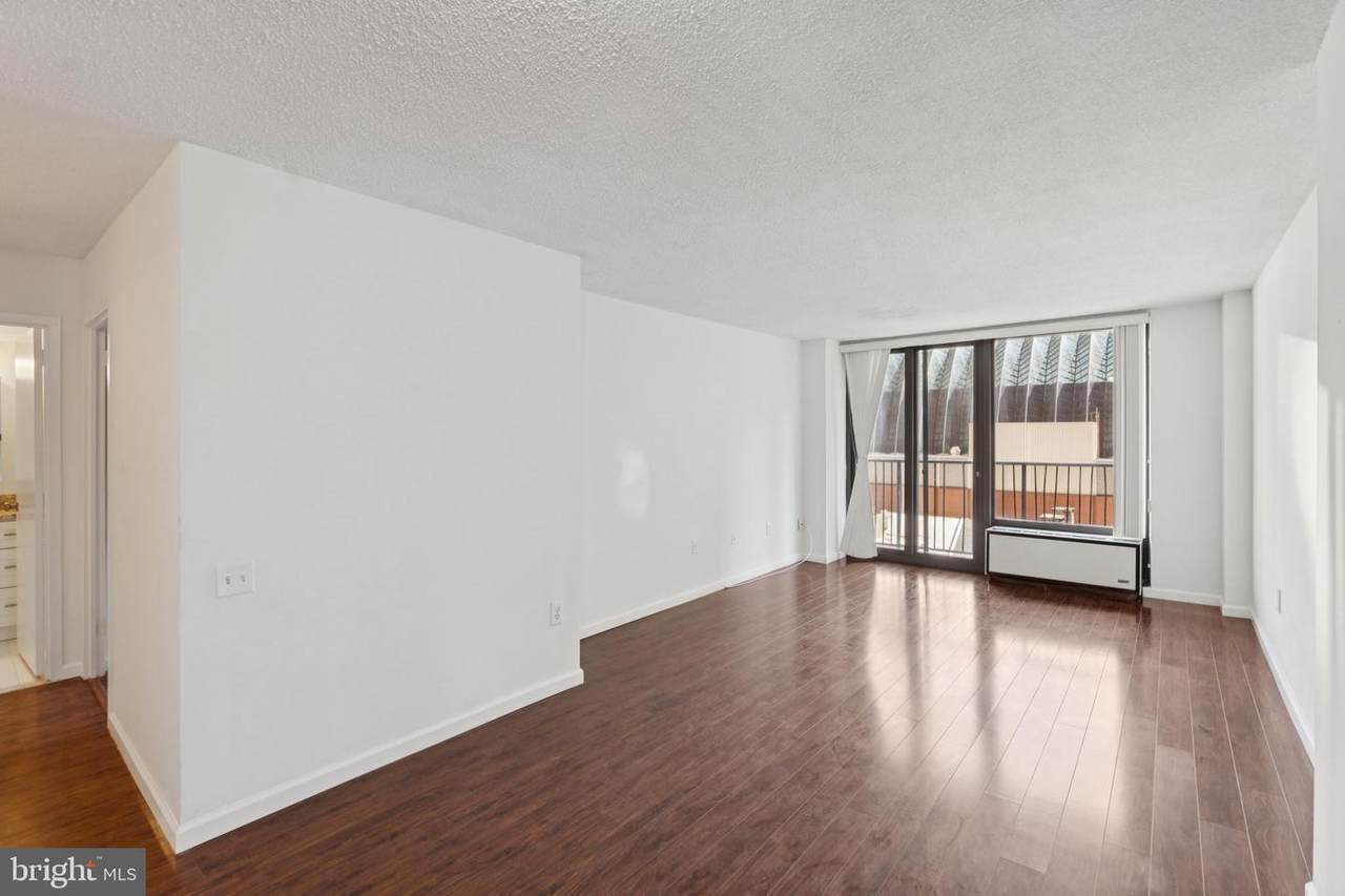 1420 Locust Street - Photo 1