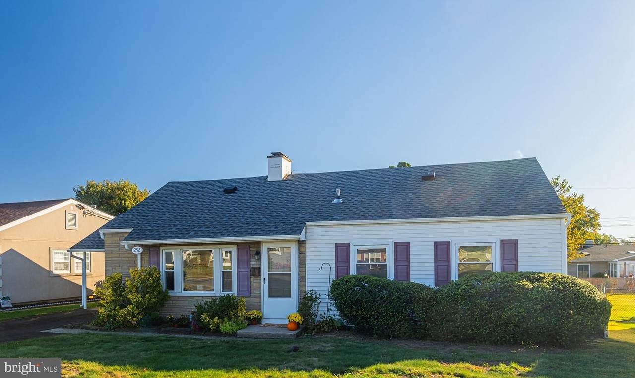 252 Olds Boulevard - Photo 1