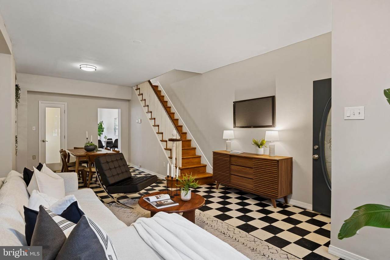 1009 Dickinson Street - Photo 1