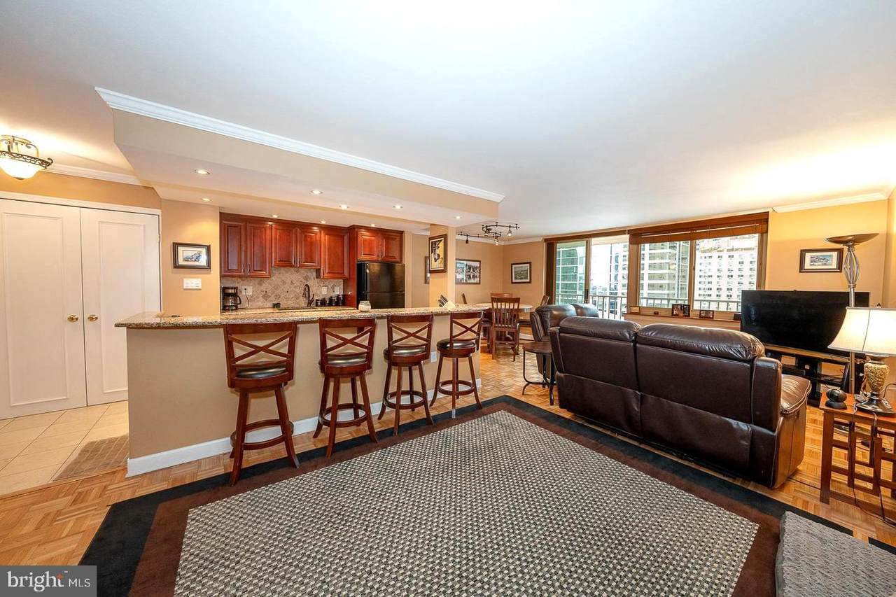 1919 Chestnut Street - Photo 1