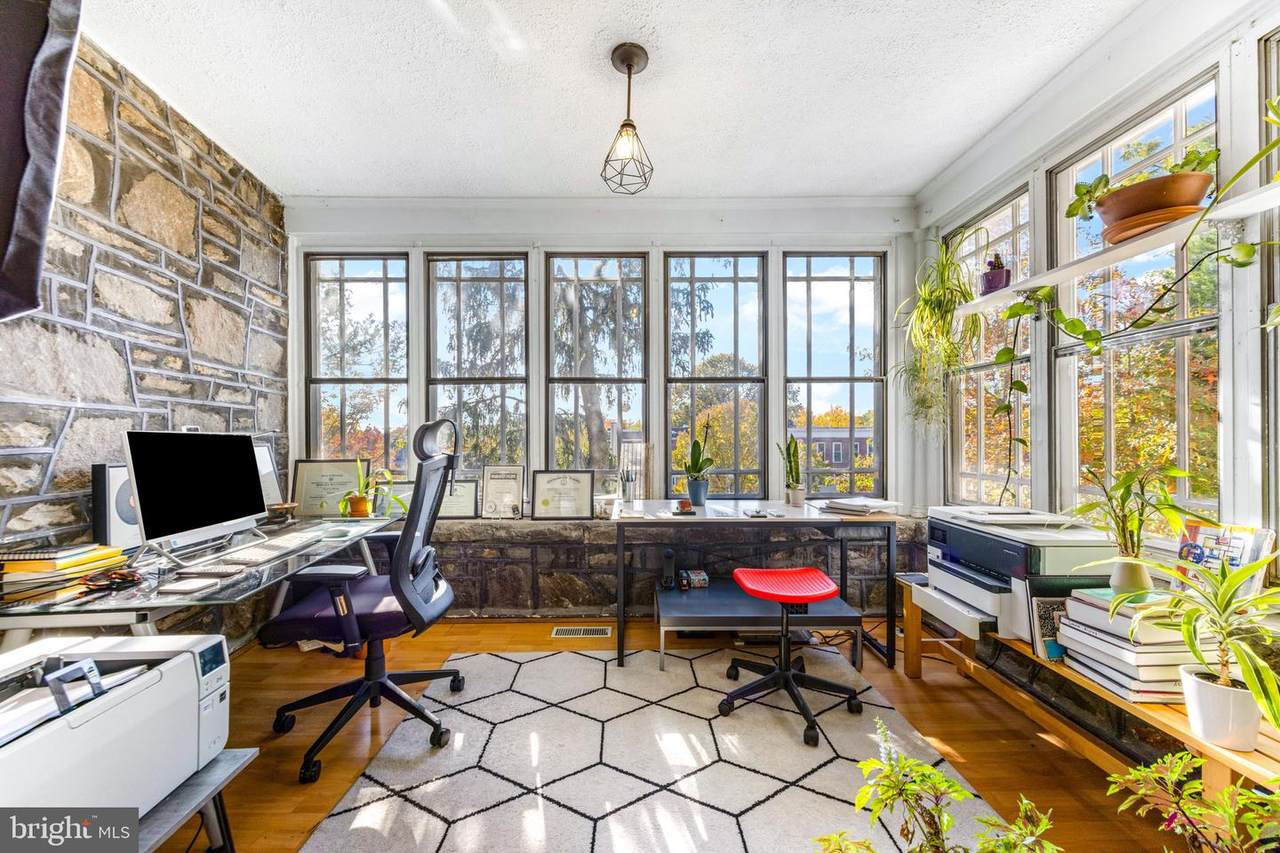 912 36TH Street - Photo 1