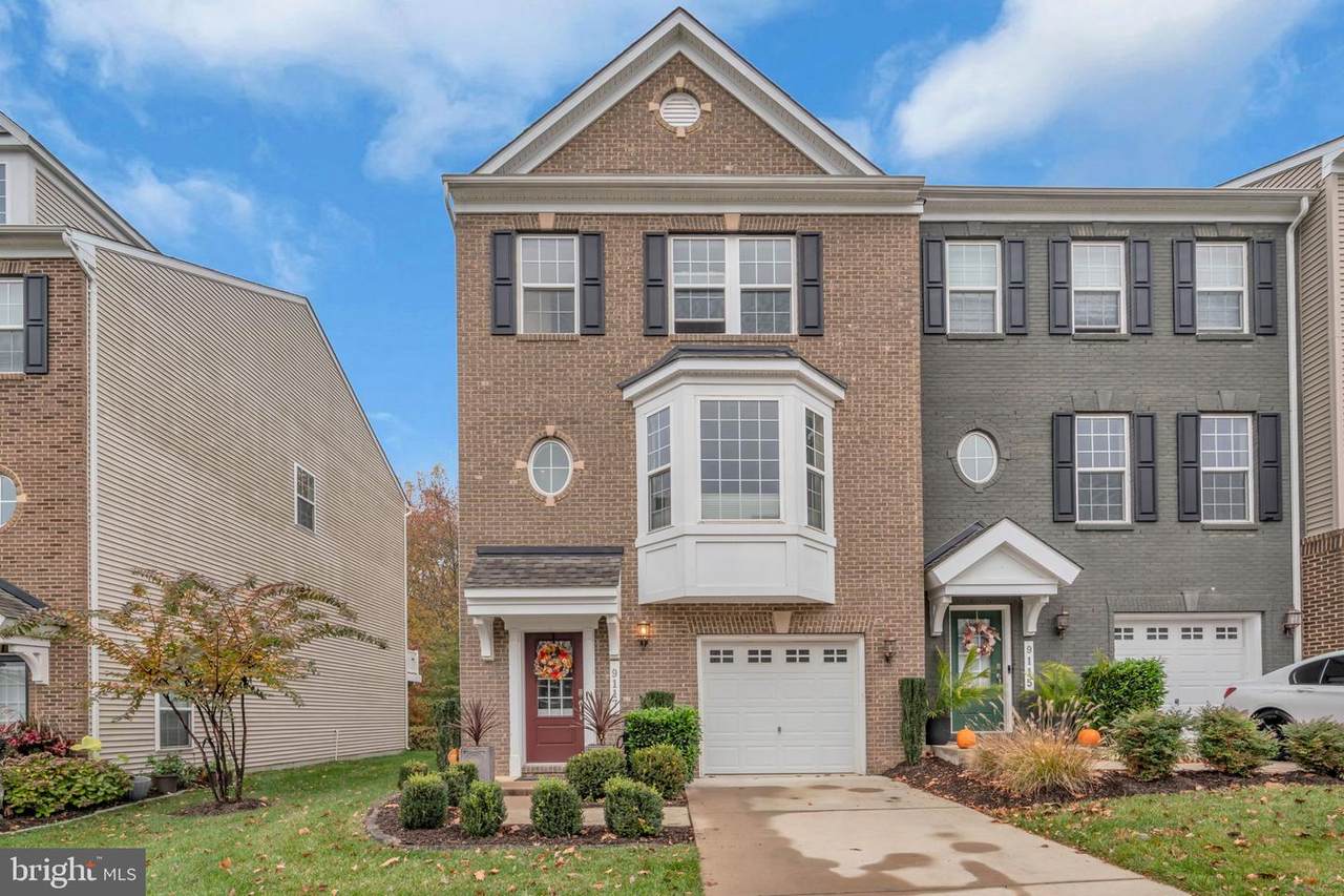 9117 Fox Stream Way - Photo 1