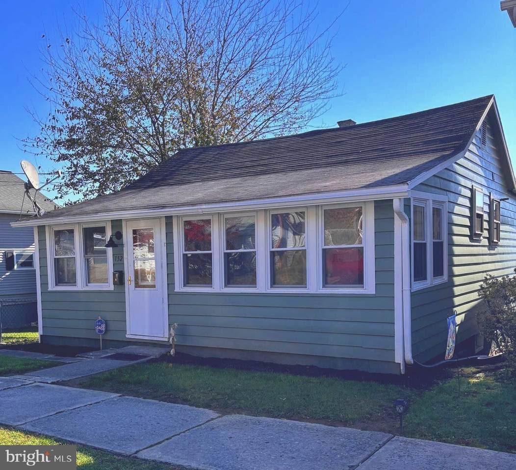 732 6TH Street - Photo 1