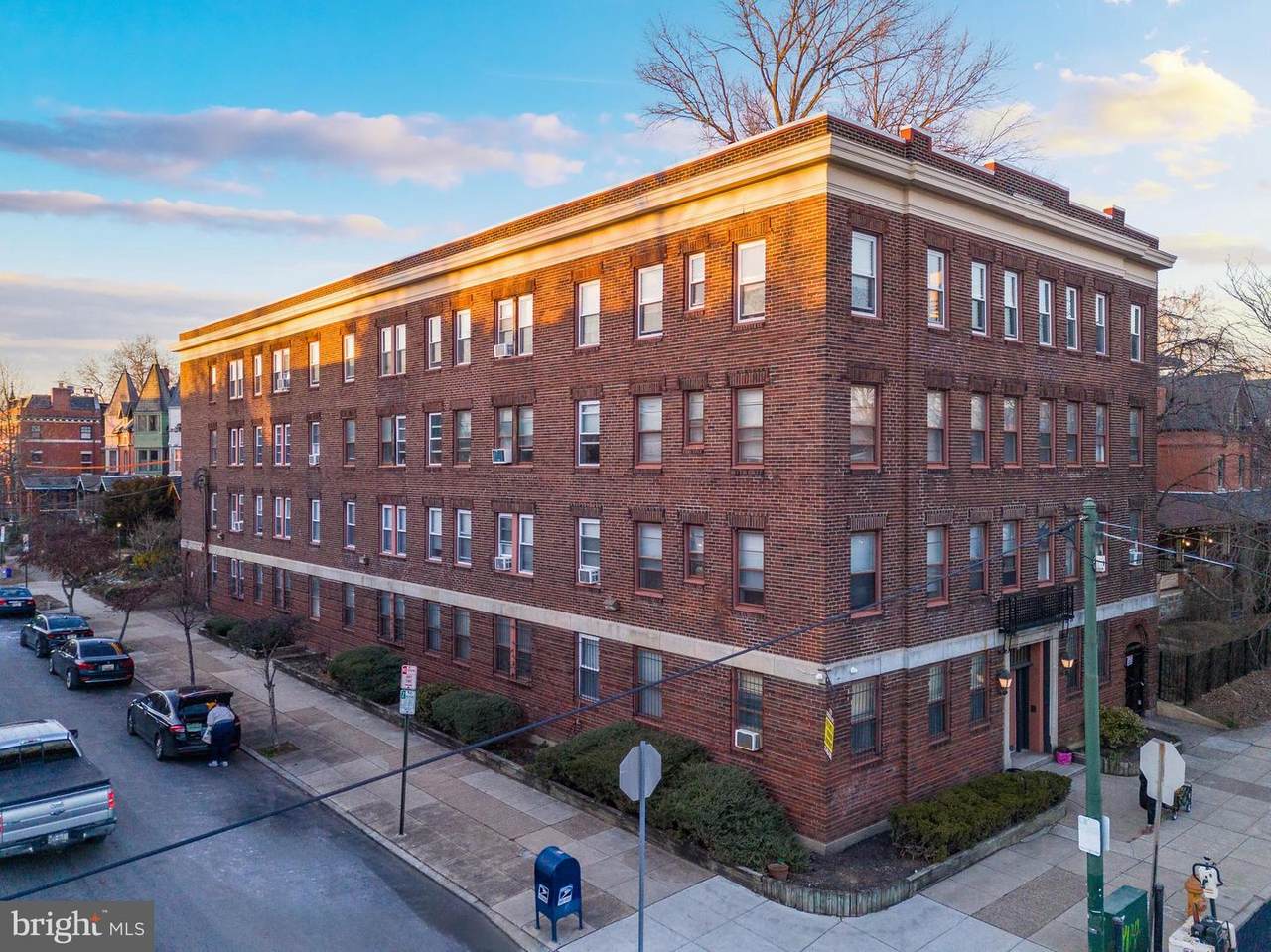 4725-27 Chester Avenue - Photo 1