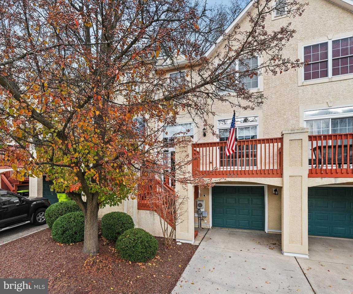 201 Thomas Lane - Photo 1