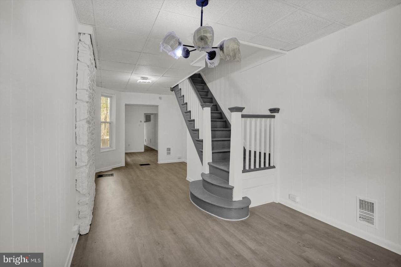 221 11TH Street - Photo 1