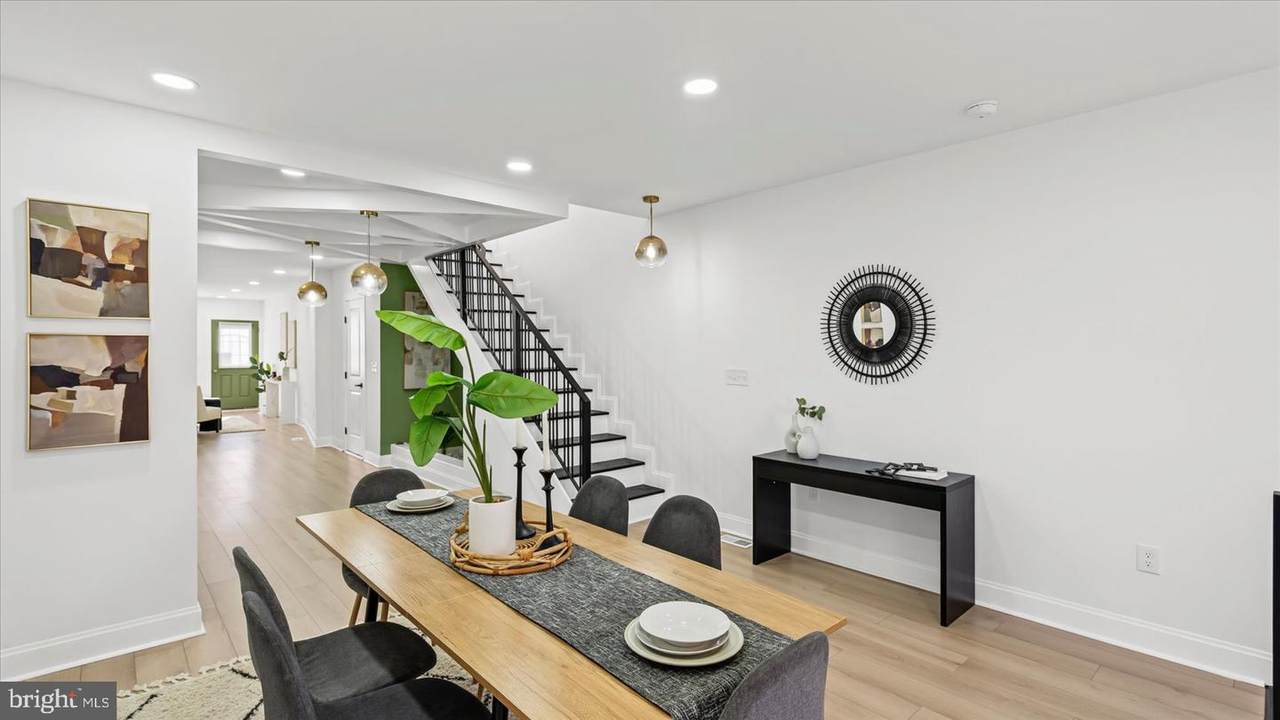 725 20TH Street - Photo 1