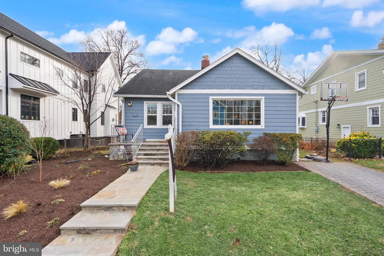 724 25TH Street - Photo 1