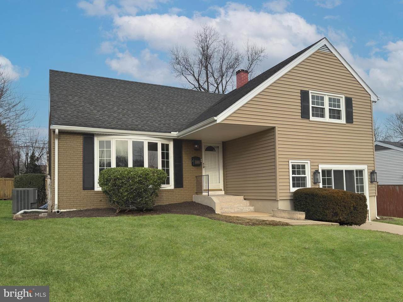 132 Warwick Drive - Photo 1