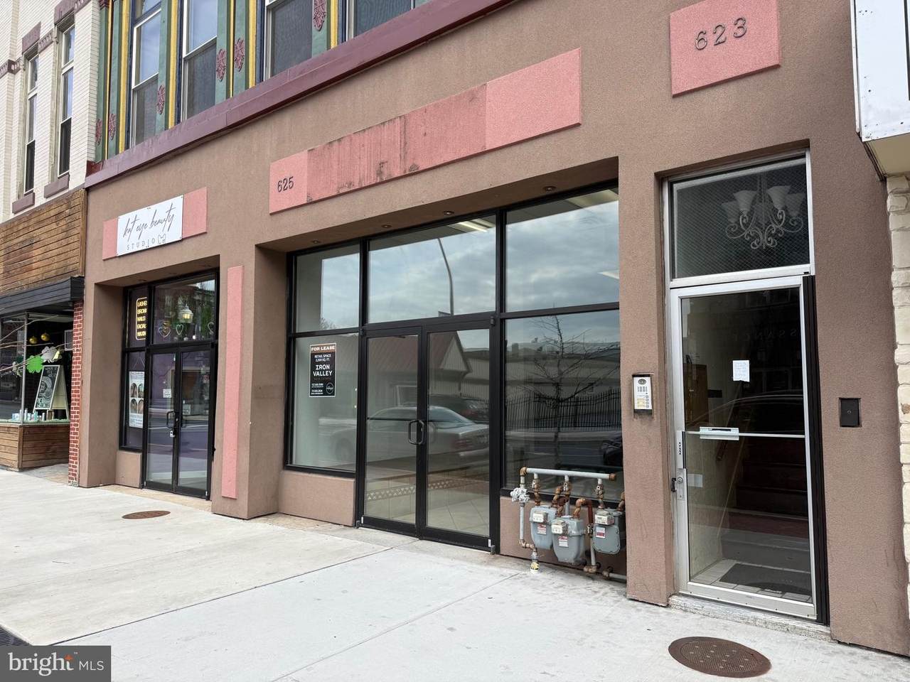 625 Cumberland - Photo 1